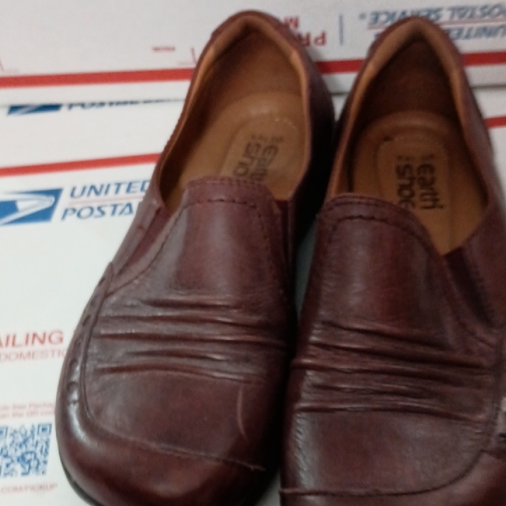 Earth Kalso Bergandy Leather Loafers Size 6B